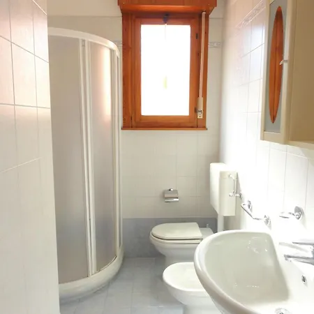 Apartmán Bright Flat With Pool And Garden