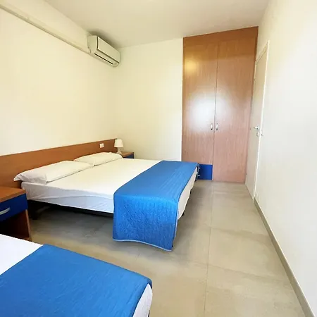 Bright Flat With Pool And Garden Apartmán *