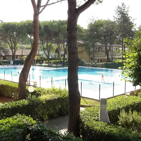 Bright Flat With Pool And Garden Apartment *