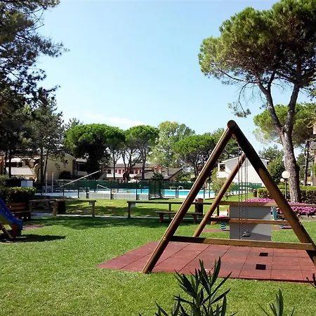 Bright Flat With Pool And Garden