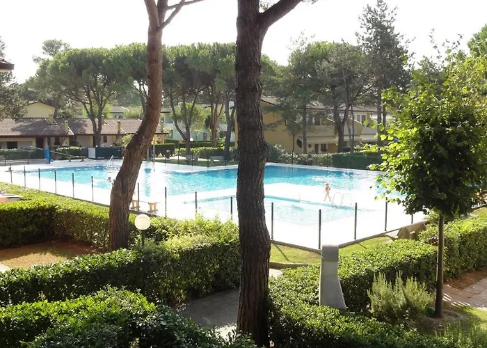 Bright Flat With Pool And Garden Апартаменты *